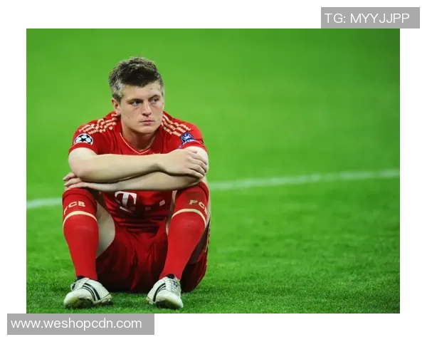 克罗斯在绿茵场上的传奇之路与未来展望：从天才少年到足球巨星的成长历程