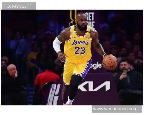 詹姆斯：从篮球传奇到全球文化偶像的成长之路与影响力解析