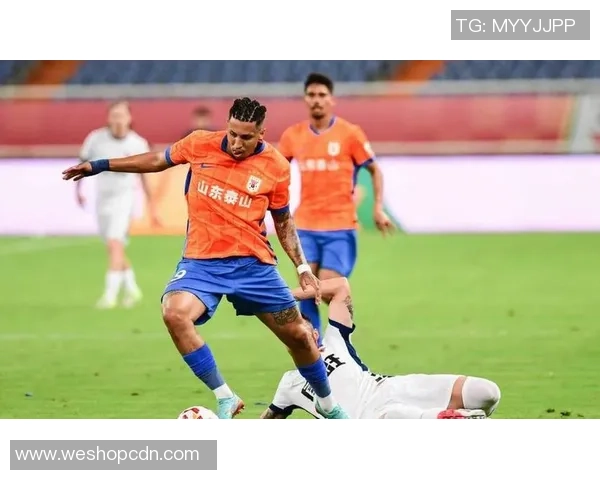 鲁能主场迎战亚泰以二比零完胜展现强大实力与团队默契