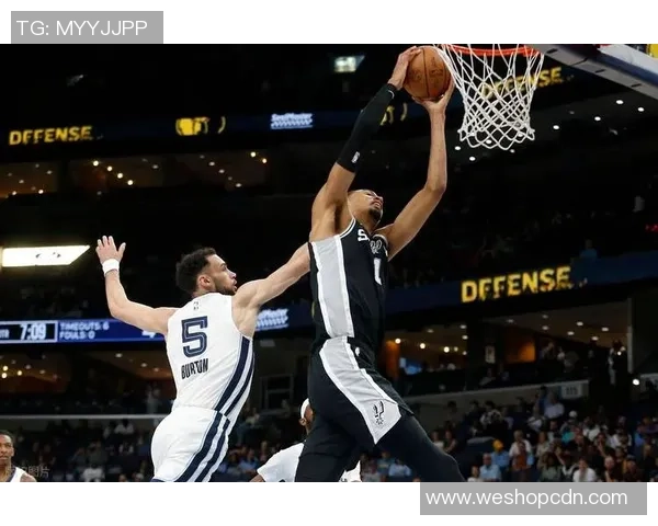 马刺与灰熊激战正酣360直播全程回放精彩瞬间不容错过